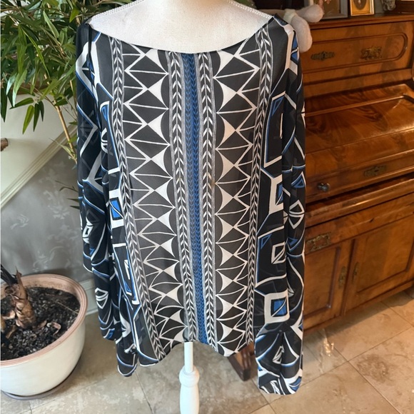 Vince Camuto, ladies XL chiffon batwing top NWOT geometrical design - Picture 7 of 15